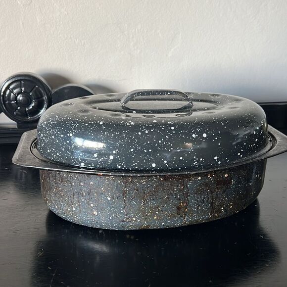 Small Enamelware Roaster black /white specs - Picture 5 of 12